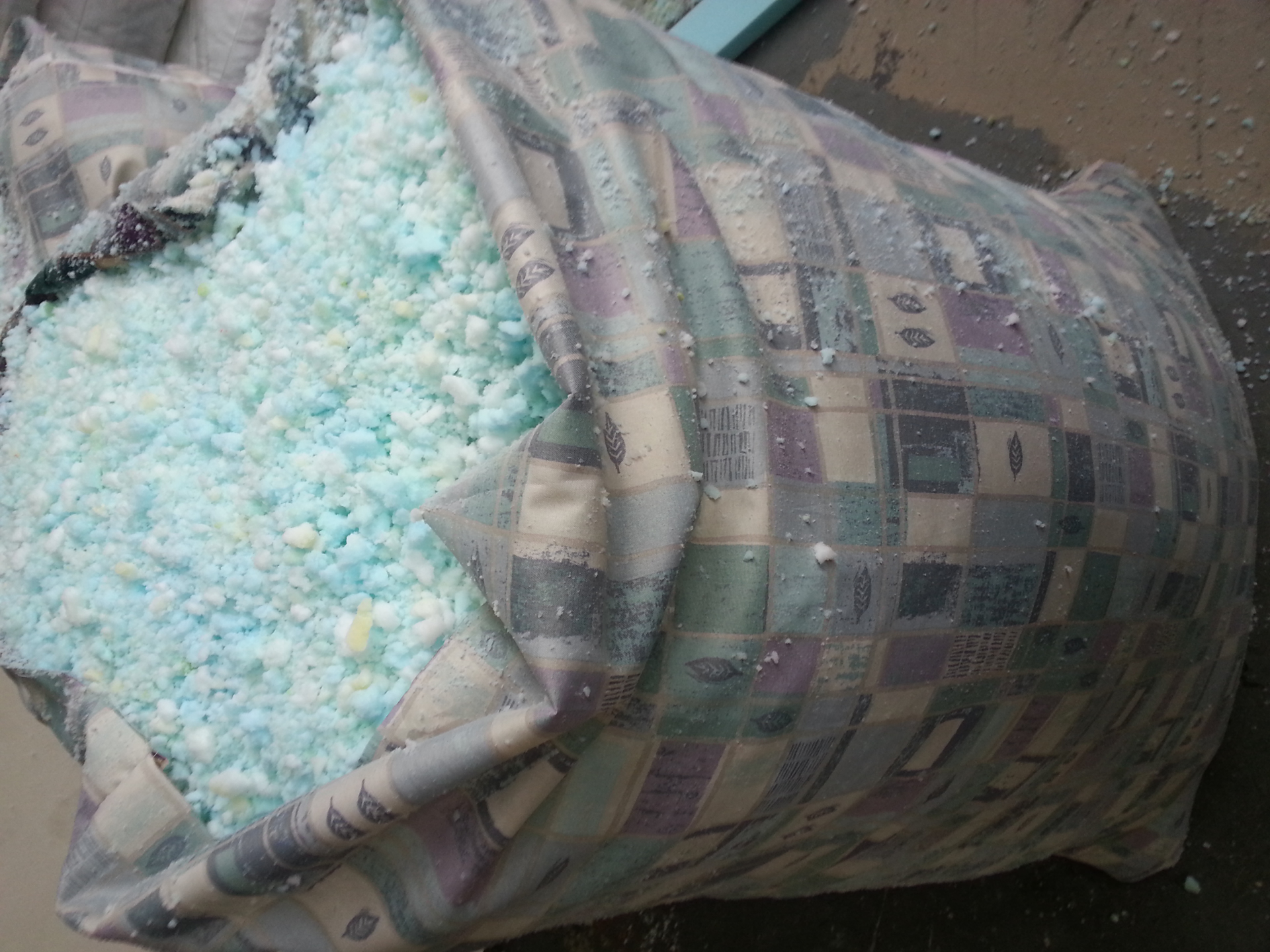 Upholstering Materials :: Shredded Foam :: Shredded Foam in 20 lb